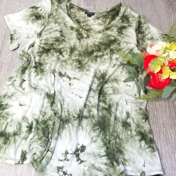a.n.a Tops - Tie dye Vneck tshirt